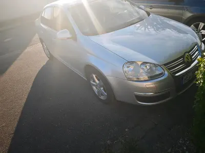 Gebraucht VW Jetta 106 PS (77 kW) 2009 Silber Limousine