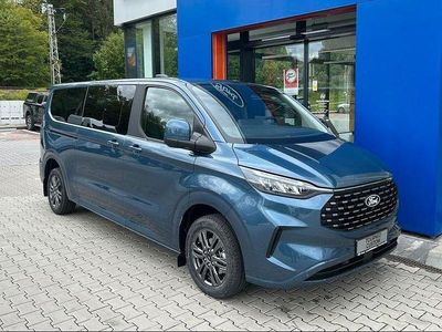 Neu Ford Tourneo Titanium 150 PS (110 kW) 2026 Chromablau Van / Kleinbus