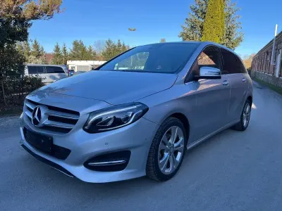 Używany Mercedes B200 156 KM (114 kW) 2015 Srebrny Minivan