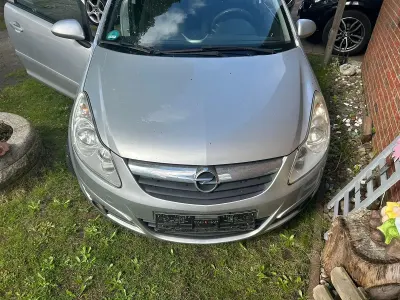 Usado Opel Corsa 80 HP (58 kW) 2007 Prateado Citadino