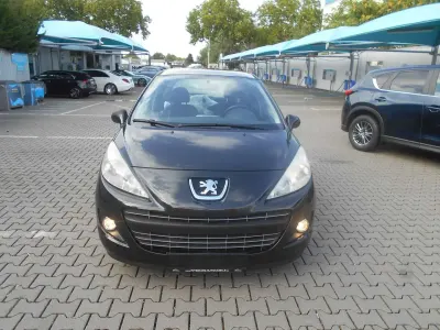 Gebraucht Peugeot 207 Filou 73 PS (53 kW) 2011 Schwarz Kleinwagen