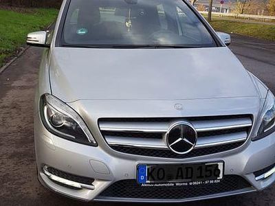 Mercedes B200