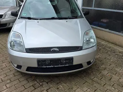 Gebraucht Ford Fiesta 80 PS (58 kW) 2003 Silber Kleinwagen