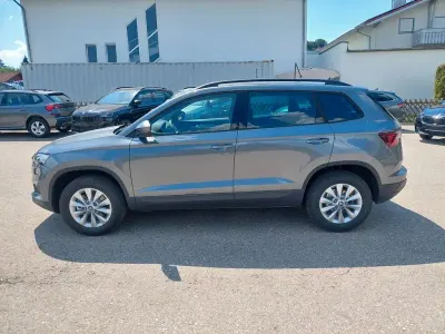 Neu Skoda Karoq Selection 150 PS (110 kW) 2026 Grau SUV