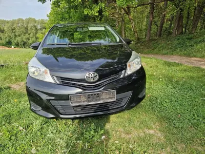 Gebraucht Toyota Yaris 69 PS (50 kW) 2012 Schwarz Kleinwagen
