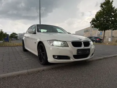 Gebraucht BMW 318 Comfort Edition 143 PS (105 kW) 2011 Weiß Limousine