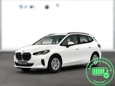 Gebraucht BMW 225 Active Tourer Efficient Dynamics 245 PS (180 kW) 2023 Weiß metallic Van / Kleinbus