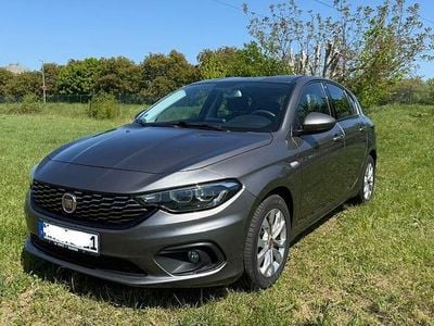 Begagnad Fiat Tipo Lounge 120 HK (88 kW) 2016 Grå Sedan