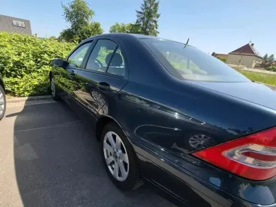 Gebraucht Mercedes C180 143 PS (105 kW) 2003 Blau Limousine
