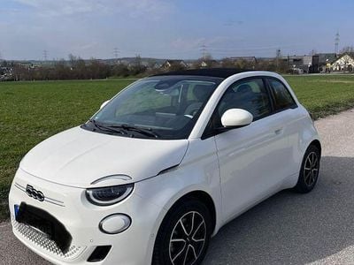 Begagnad Fiat 500e Icon 86 kW (118 HK) 2022 Vit Cab