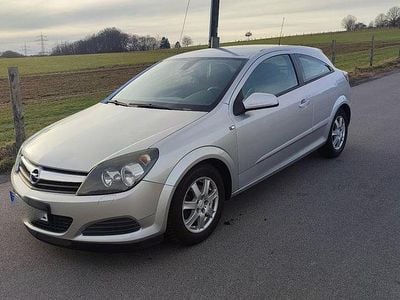 Grau Gebraucht 2008 Opel Astra GTC Limousine | 2.950 € (Fairer Preis)