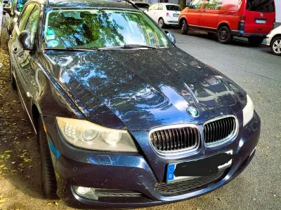 Gebraucht BMW 320 177 PS (130 kW) 2010 Blau Kombi