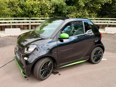 Gebraucht Smart ForTwo Cabrio Brabus 41 kW (56 PS) 2017 Schwarz Cabrio