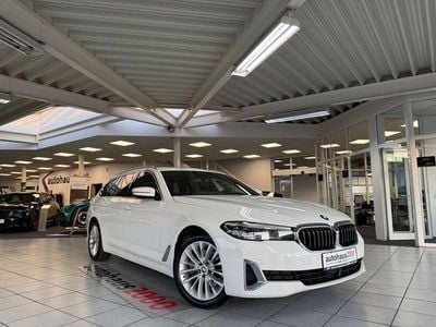 Gebraucht BMW 520 Luxury Line 190 PS (139 kW) 2023 Alpinweiss iii Kombi