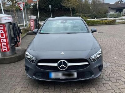 Gebraucht Mercedes A180 136 PS (100 kW) 2020 Rot Limousine