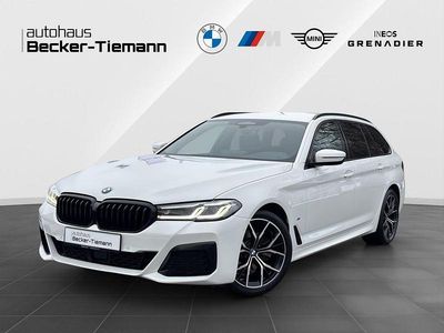 Alpinweiß uni Gebraucht 2021 BMW 520 M Sport Kombi | 33.431 € (Teuer)
