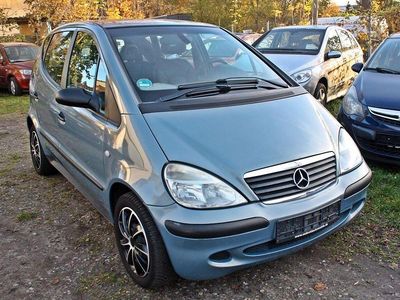 Grau Gebraucht 2002 Mercedes A140 Elegance Van / Kleinbus | 2.599 € (Teuer)