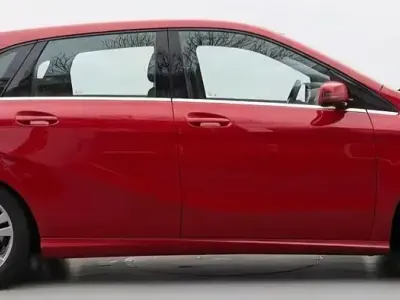 Gebraucht Mercedes B220 170 PS (125 kW) 2012 Rot Van / Kleinbus