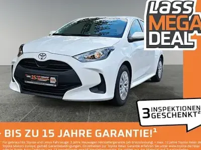 Gebraucht Toyota Yaris Hybrid Business Edition 116 PS (85 kW) 2024 Weiß Limousine