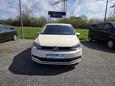 Second-hand VW Touran 150 CP (110 kW) 2025 Galben Monovolum