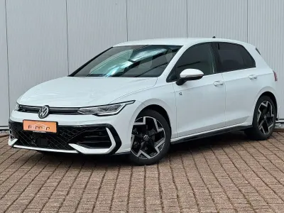 Gebraucht VW Golf VIII R-line 150 PS (110 kW) 2024 Weiß Limousine