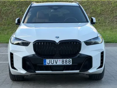 Używany BMW X5 Sport Line 381 KM (280 kW) 2024 Biały SUV