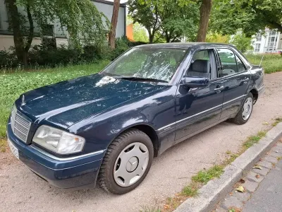 Gebraucht Mercedes C180 Classic 122 PS (89 kW) 1994 Blau Limousine