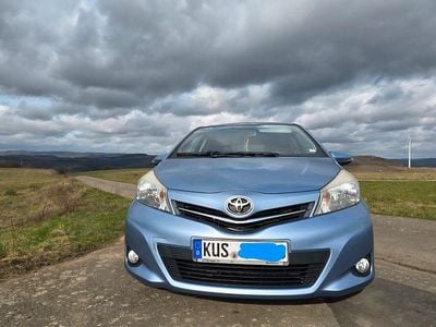 Gebraucht Toyota Yaris Edition 99 PS (72 kW) 2014 Blau Kleinwagen