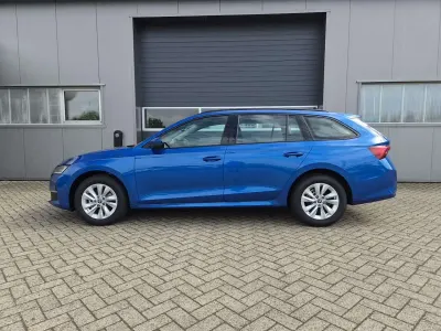 Neu Skoda Octavia Selection 150 PS (110 kW) 2026 Raceblau metallic Kombi