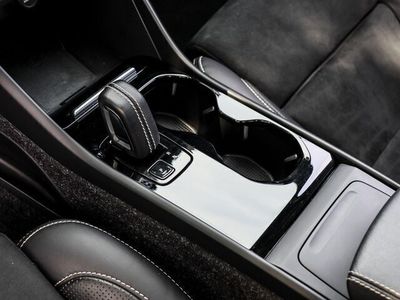 Silber Gebraucht 2021 Volvo XC40 R-Design SUV | 36.540 €