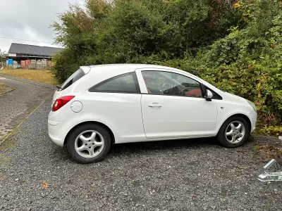 Gebraucht Opel Corsa 75 PS (55 kW) 2009 Weiß Kleinwagen