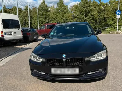 Gebraucht BMW 320 184 PS (135 kW) 2012 Schwarz Limousine