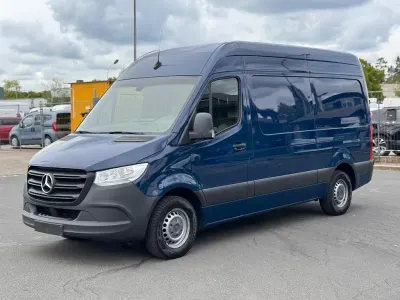 Używany Mercedes Sprinter 163 KM (119 kW) 2020 Niebieski Van