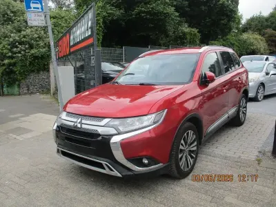 Gebraucht Mitsubishi Outlander Diamant Edition 150 PS (110 kW) 2019 Rot SUV