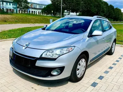 Gebraucht Renault Mégane III 110 PS (80 kW) 2013 Silber Limousine