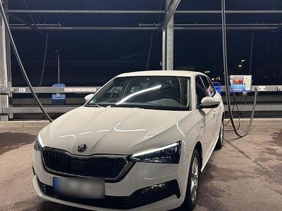 Gebraucht Skoda Scala Active 116 PS (85 kW) 2020 Weiß Kleinwagen