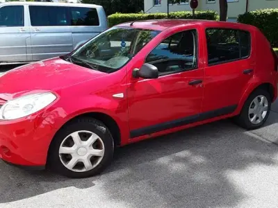 Gebraucht Dacia Duster 75 PS (55 kW) 2009 Rot Limousine