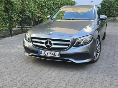 Gebraucht Mercedes E220 Avantgarde 194 PS (142 kW) 2016 Grau Kombi
