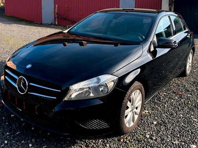 Gebraucht Mercedes A180 120 PS (88 kW) 2014 Schwarz Kleinwagen