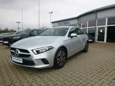 Używany Mercedes A180 136 KM (100 kW) 2022 Srebrny Sedan/Limuzyna