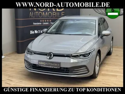 Gebraucht VW Golf VIII Life 131 PS (96 kW) 2023 Mondsteingrau Limousine