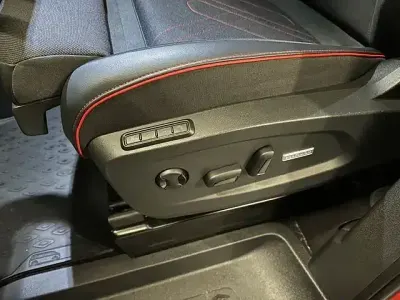 Używany VW ID. Buzz GTX 250 kW (340 KM) 2025 Czerwony Minivan