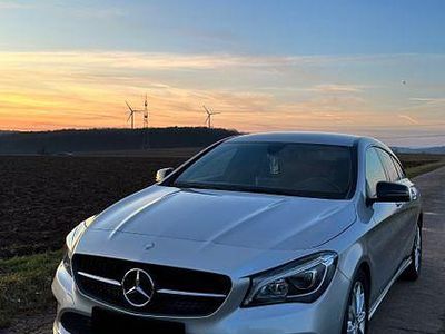 Silber Gebraucht 2016 Mercedes CLA200 Shooting Brake Kombi | 15.999 € (Fairer Preis)