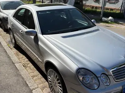 Usata Mercedes E350 Elegance 272 CV (200 kW) 2005 Argento Berlina