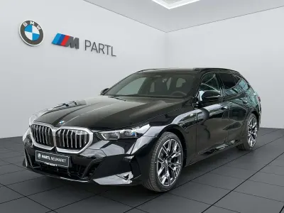Gebraucht BMW 520 M Sport 197 PS (144 kW) 2025 Black sapphire Kombi