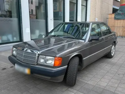 Gebraucht Mercedes 190 109 PS (80 kW) 1990 Grau Limousine