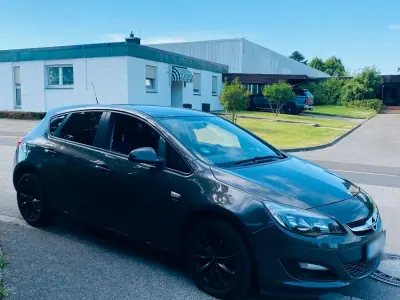 Gebraucht Opel Astra 140 PS (102 kW) 2013 Andere farben Limousine