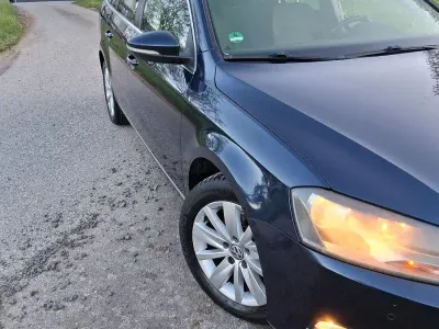 Gebraucht VW Passat 105 PS (77 kW) 2012 Blau Limousine