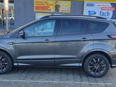 Grau Gebraucht 2018 Ford Kuga ST-Line SUV | 15.999 € (Fairer Preis)