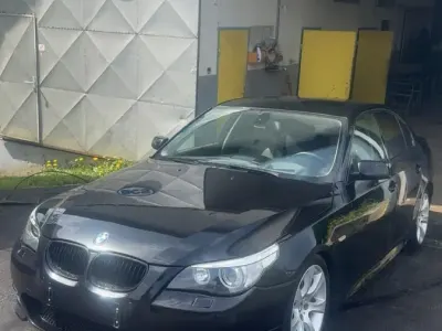 Begagnad BMW 545 M Sport 333 HK (244 kW) 2005 Svart Sedan
